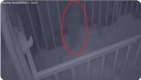 La-mano-del-fantasma-toca-al-bebe-cuna.jpg