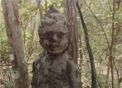 Tailandia-monticulo-de-termitas-con-forma-de-nino-humano3.jpg